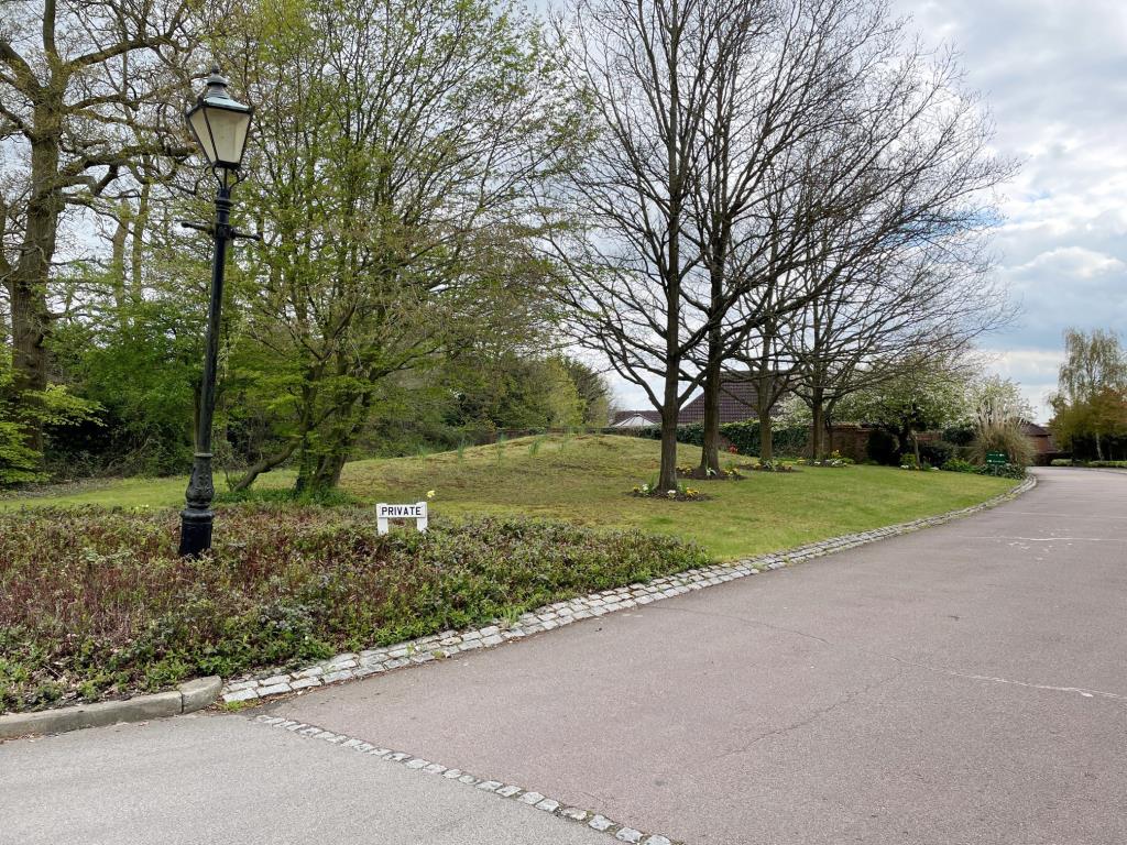 Lot: 69 - FREEHOLD PARCEL OF LAND - view of the land from the entrance to Alexander Mews